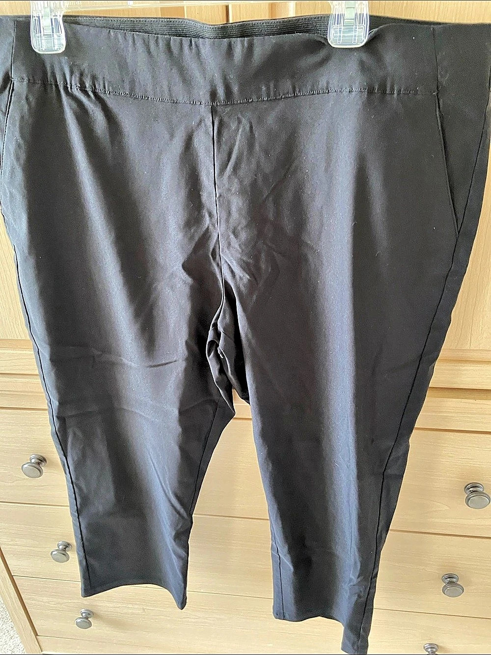 Simply Vera Wang Capri Straight Leg Pants in Black Like New